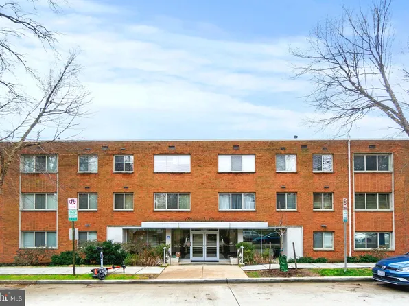 2710 Macomb St NW APT 302, Washington, DC 20008