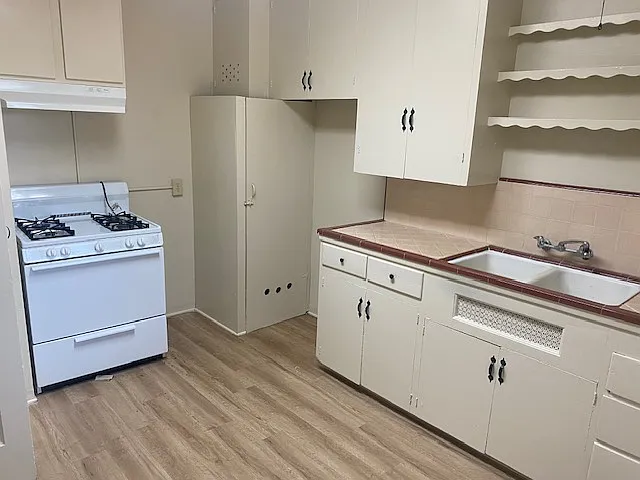 385 E Kingsley Ave #A — Photo 7