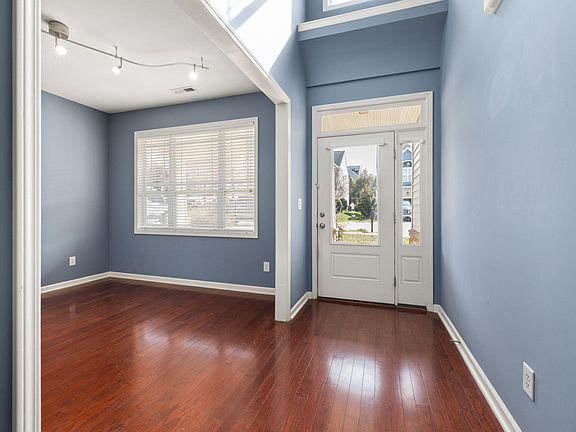 2nd image of 3253 Groveshire Dr