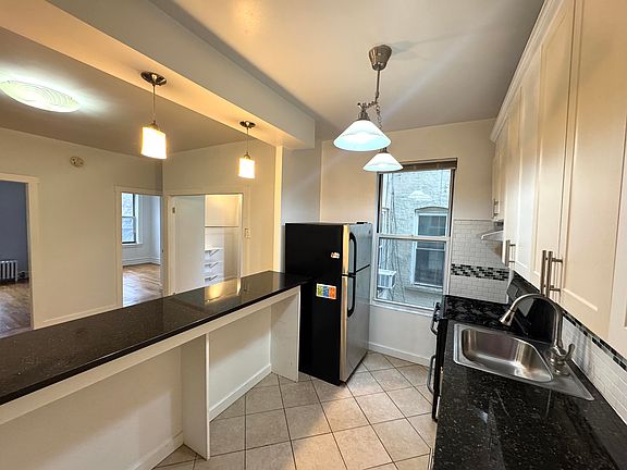 2nd image of 4-33 27th Ave APT 2F
