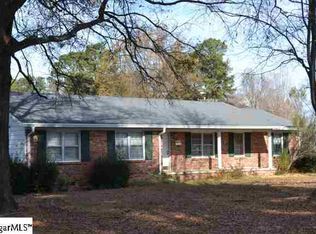 100 Gum St, Clinton, SC 29325