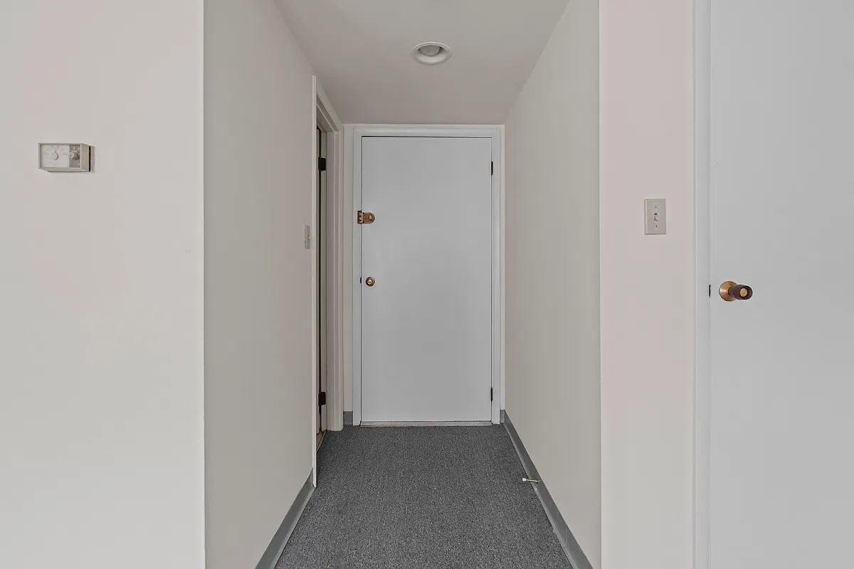 Studio, $975 — Photo 4
