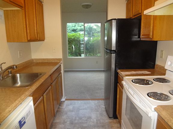 2nd image of 12424 NE 145th St APT C10