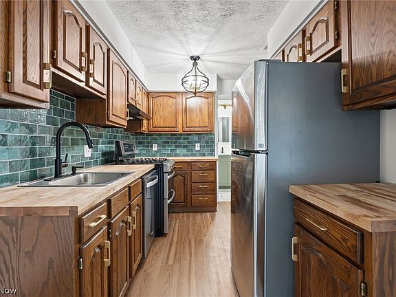 4th image of 25735 Lorain Rd Unit 210