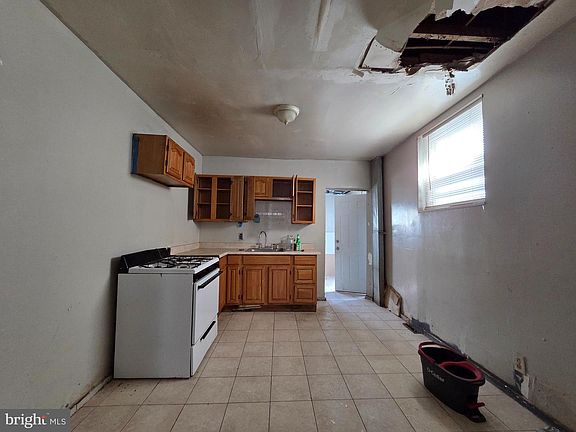 4th image of 2831 N Howard St