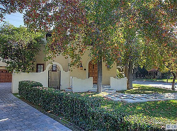 3rd image of 315 W Santa Clara Ave