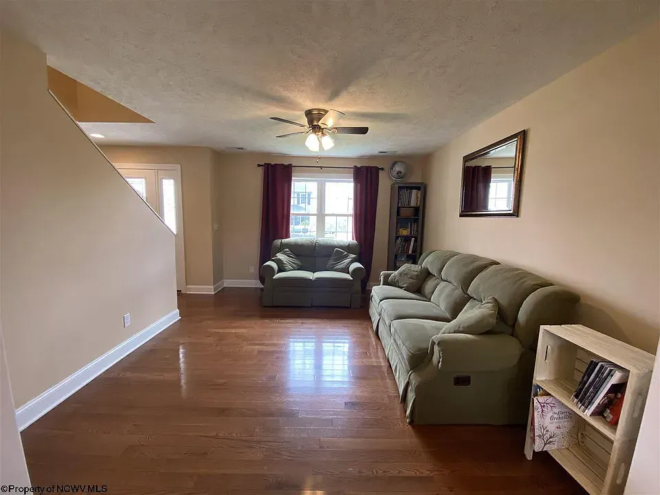 4 bed, 2193 sqft, $2,440 — Photo 4