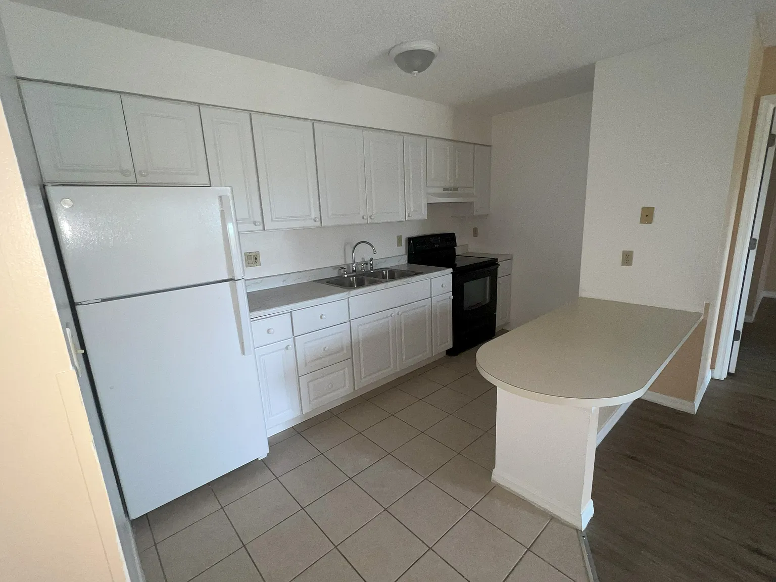 2 bed, 900 sqft, $1,200 — Photo 3
