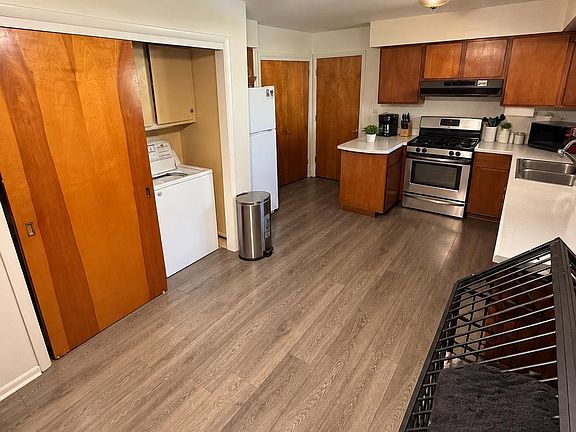2nd image of 204 E 5th St #204 & 206