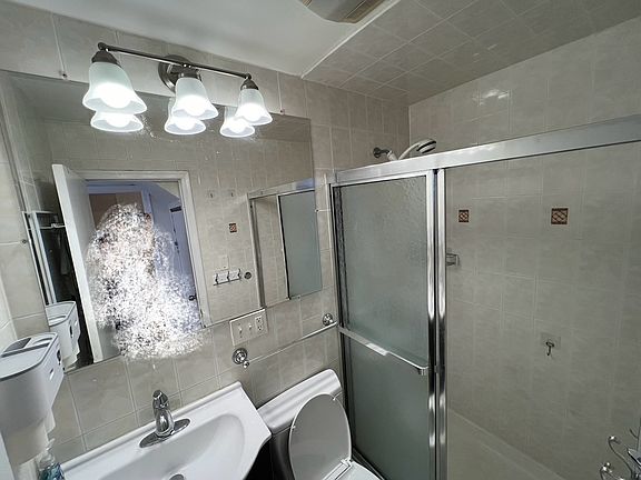 3rd image of 411 Westview Pl Floor 1