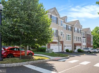 305 Van Artsdalen Ct, Sellersville, PA 18960