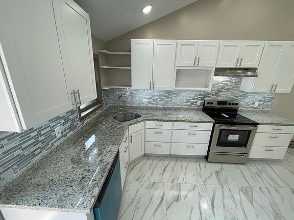 2nd image of 23 Pine Crest Rdg