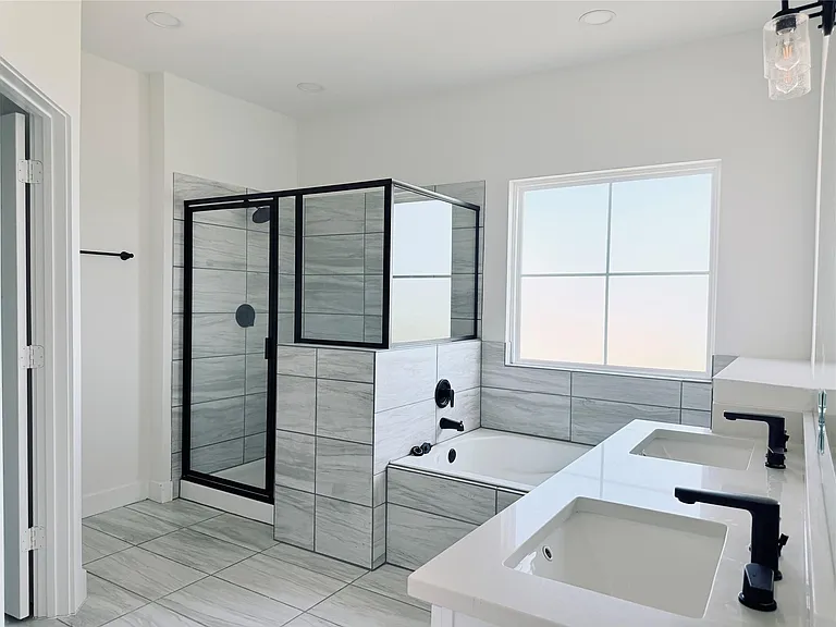 16575 Oasis Glade Dr — Photo 35