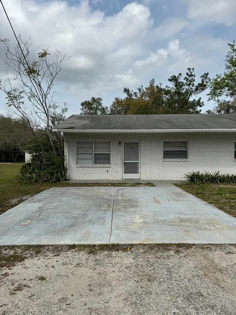 Zephyrhills 2/1 Duplex — Photo 1