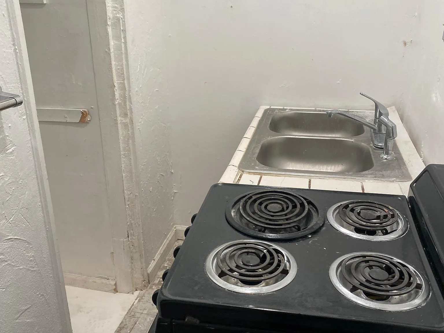 Studio, 500 sqft, $735 — Photo 2
