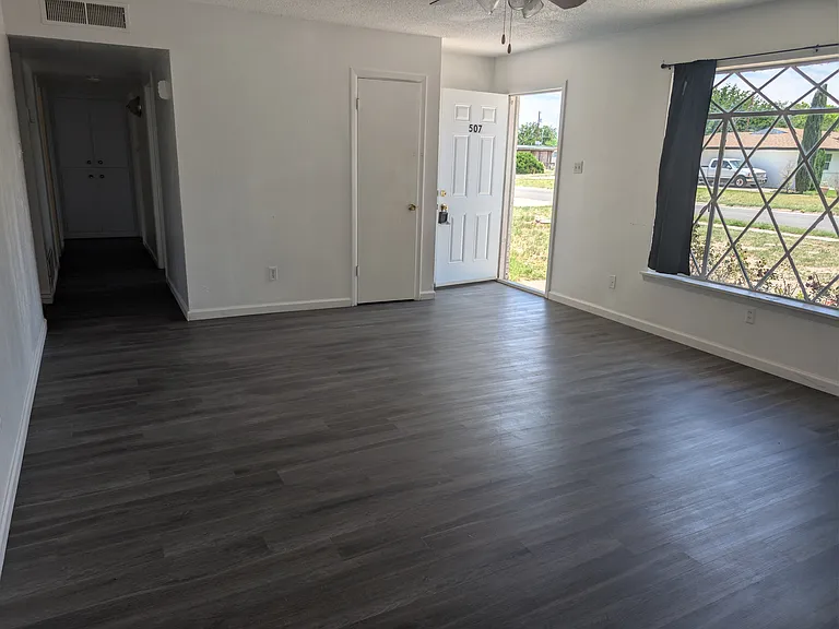 507 E Mescalero Rd — Photo 2