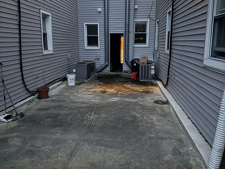 1118 Green St #1 — Photo 6