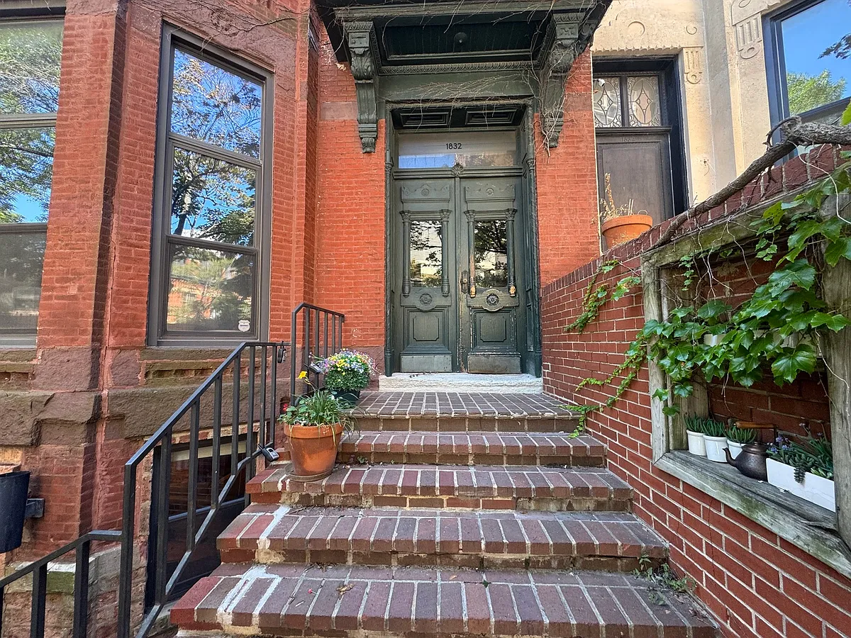 Building Photo - 1832 N Lincoln Ave #2M
