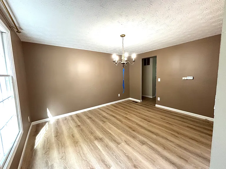 5835 Woodpine Ct — Photo 5