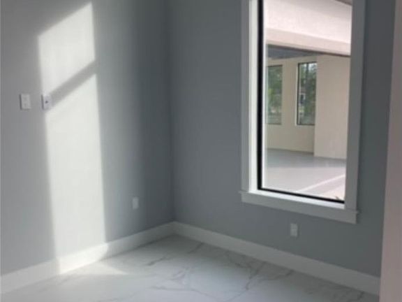 4th image of 2393 31st AVE NE
