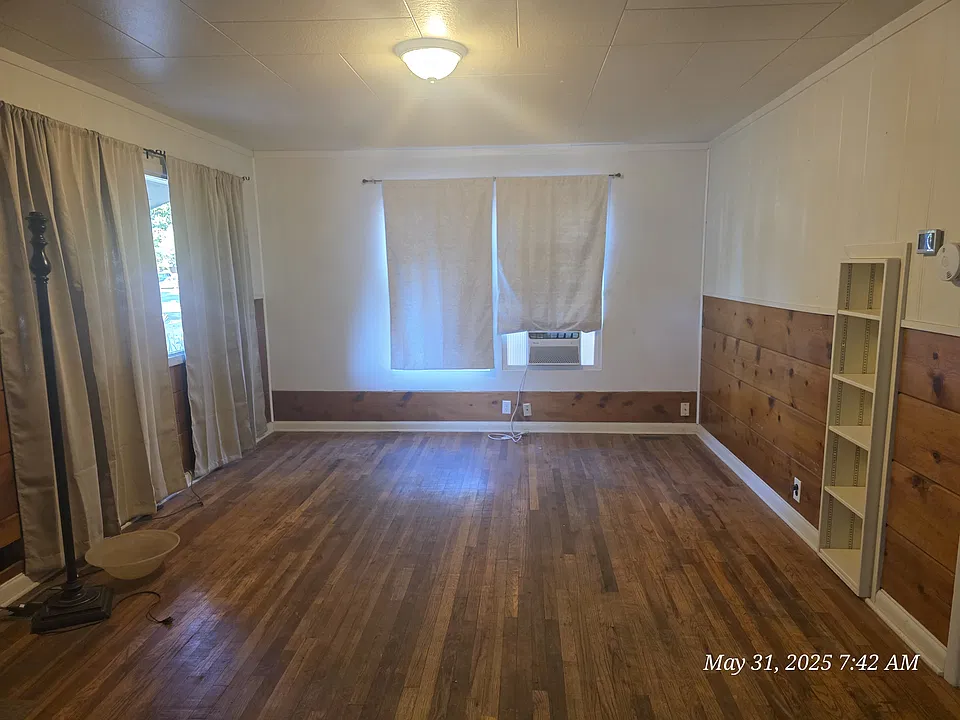 1440 Hall Ave