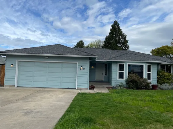 2253 Ridge Way, Medford, OR 97504