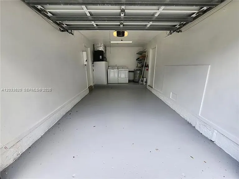 1631 SW 129th Way — Photo 11