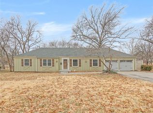 8004 Wenonga Rd, Leawood, KS 66206