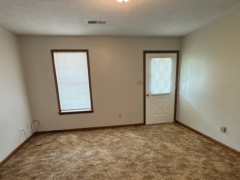 112 Misty Ln — Photo 3