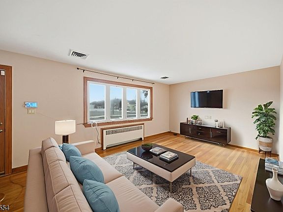 2nd image of 52 Broadway