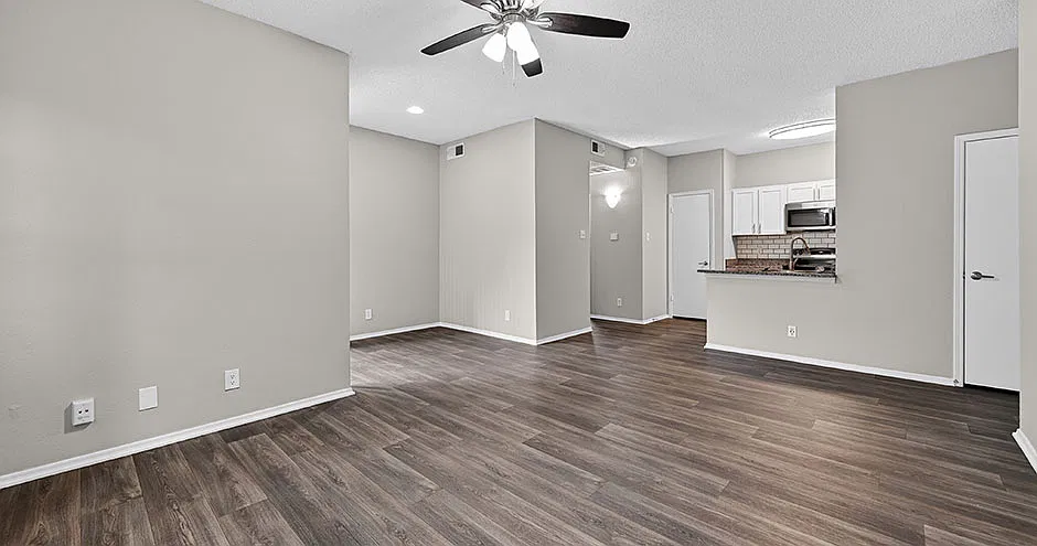 The Versailles Apartments — Photo 3