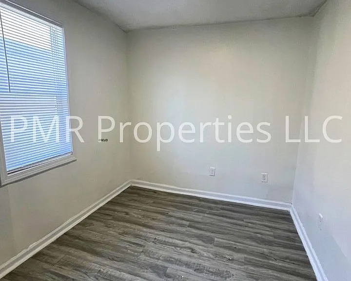 1011 7th Ave — Photo 8