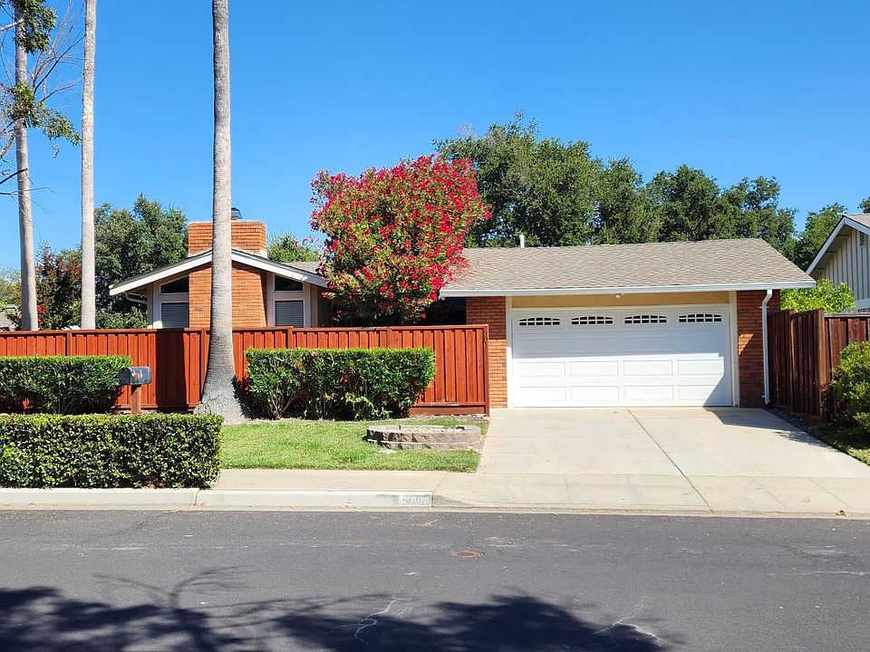 1st image of 301 De Soto Dr