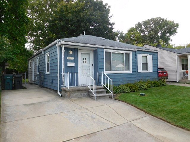 1st image of 2033 Symes St