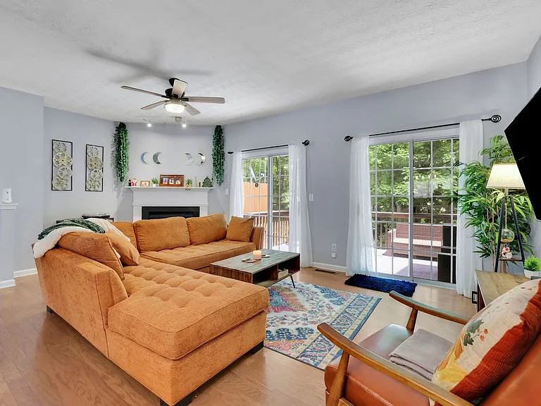 541 Lantern Wood Dr — Photo 10