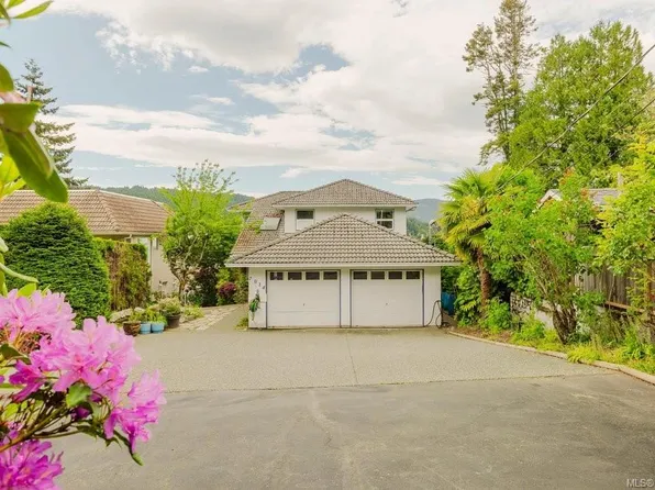 7014 Brentwood Dr, Central Saanich, BC V8M 1B4