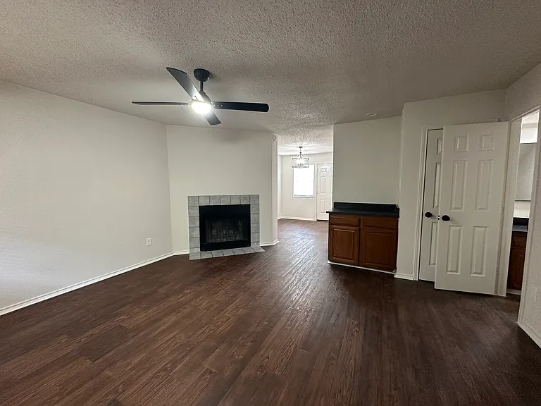 10410 Cymbal Dr — Photo 2