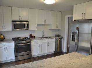 1665 Castaway Ln, Hoffman Estates, IL 60192