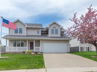 2022 NW 155th St, Clive, IA 50325