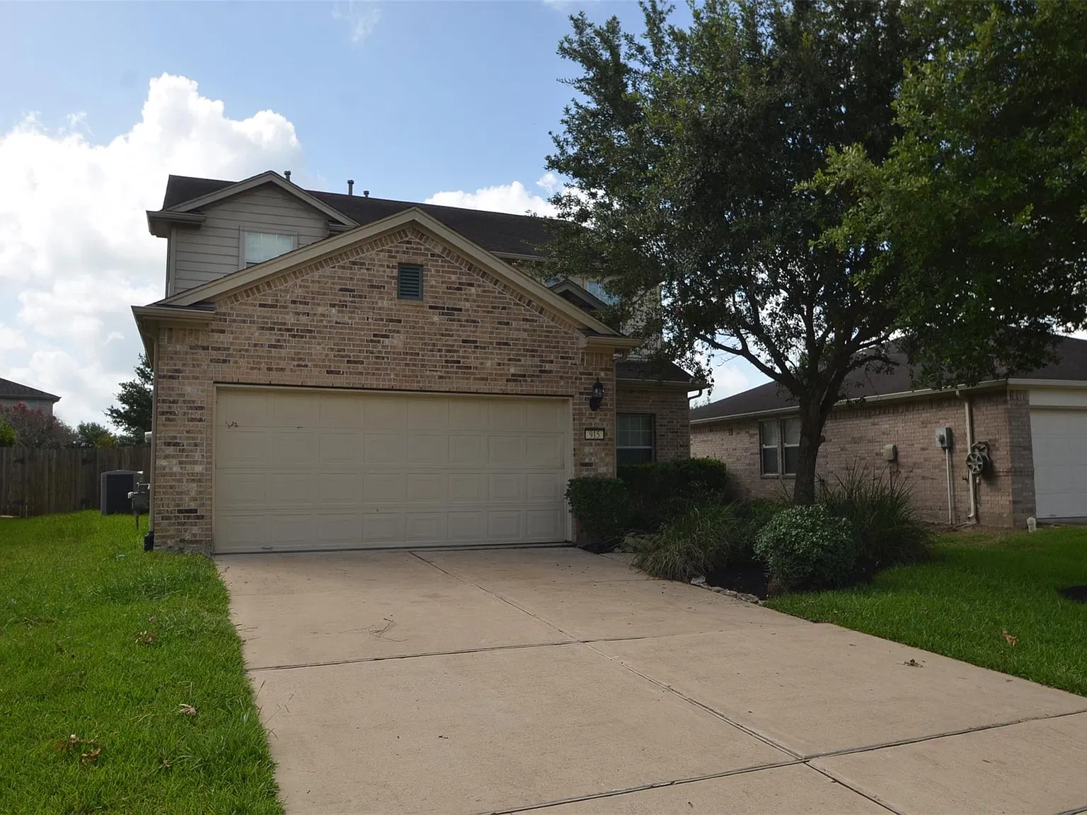 4 bed, 2.5 bath, 2516 sqft, $2,100 — Photo 3