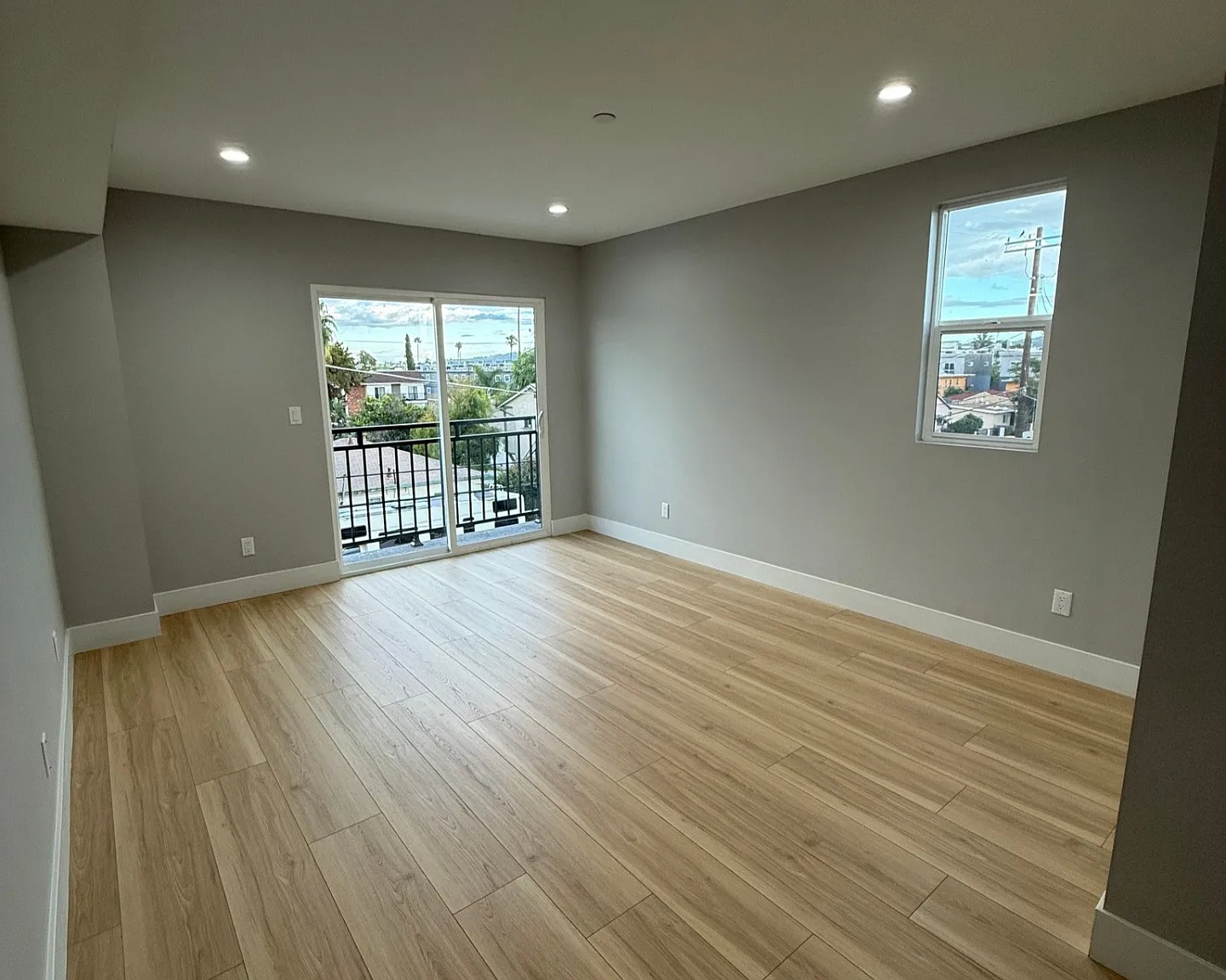 4 bed, 1761 sqft, $4,385 — Photo 2