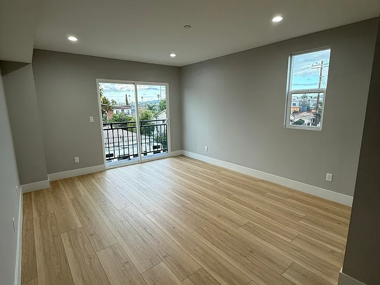 5729 Klump Ave — Photo 2