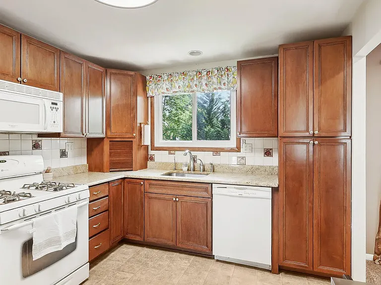 11 Knollwood Dr — Photo 10