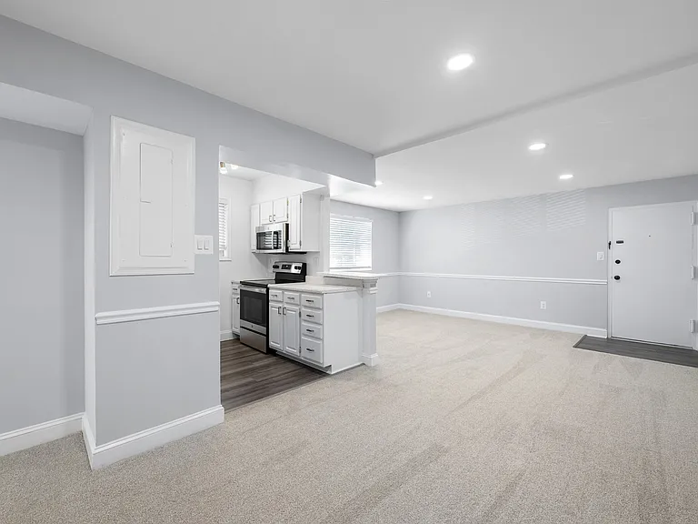 Bren Mar Apartments — Photo 16