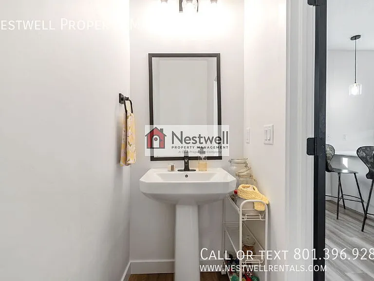 359 N 700 W #21 — Photo 5