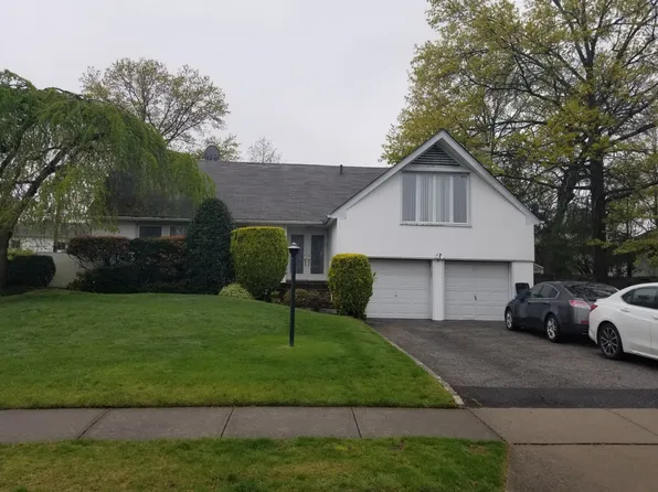 13 Woods Ln, Roslyn, NY 11576