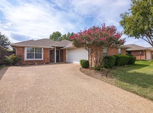 217 Bluebonnet Ln, Waxahachie, TX 75165