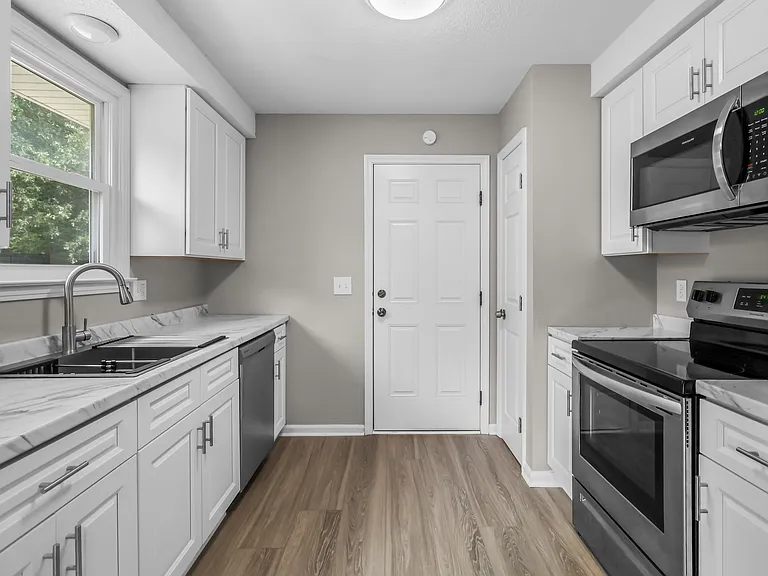 931 Poppy Dr — Photo 12