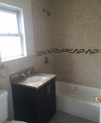 4th image of 2561 Morgan Ave