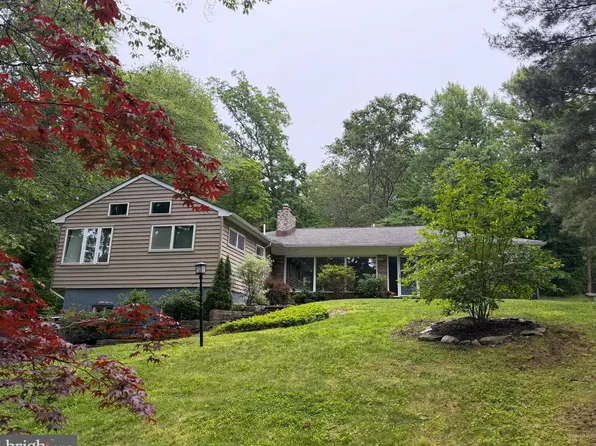 2115 Willow Brook Dr, Huntingdon Valley, PA 19006